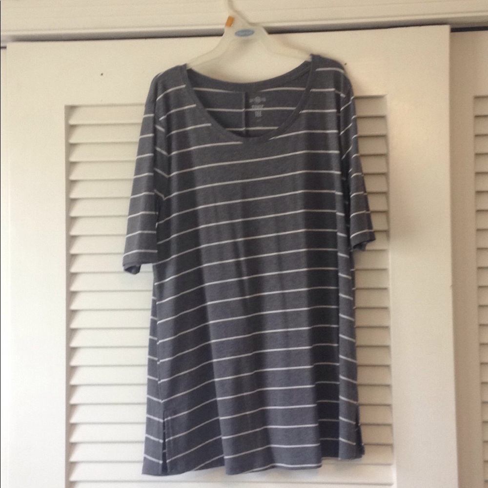 Grey and white striped tunic tee